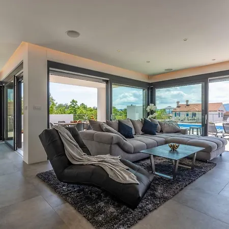 فيلة Luxury Quadra