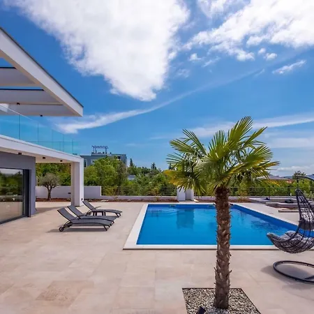 Luxury Quadra فيلة