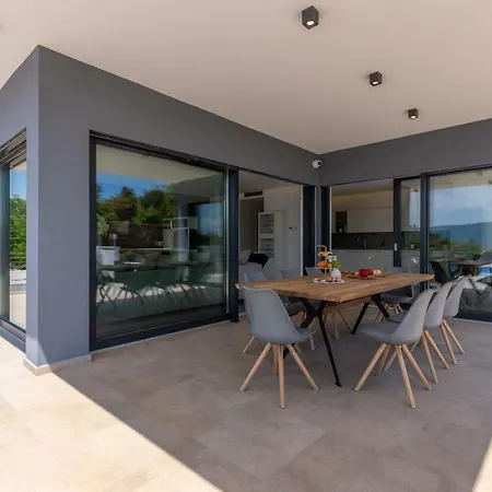 Luxury Quadra Willa *