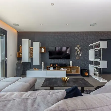فيلة Luxury Quadra *