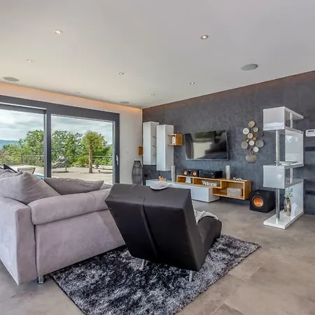فيلة Luxury Quadra *