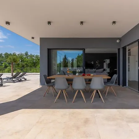 Luxury Quadra فيلة Pinezići