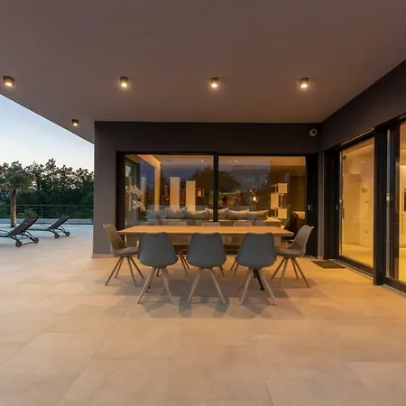 Luxury Quadra فيلة Pinezići