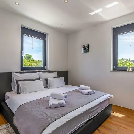 Luxury Quadra