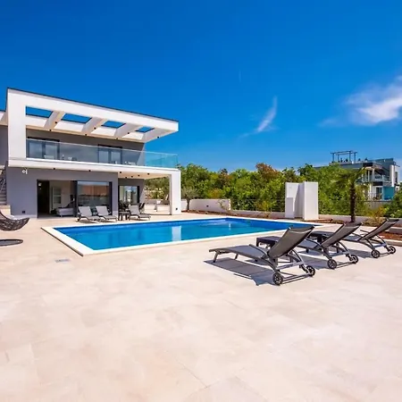 Luxury Quadra