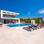 Luxury Quadra